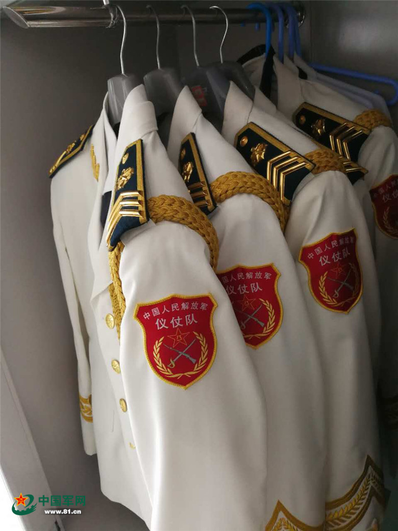 儿童三军仪仗队服装图片,展现荣耀与精神的象征,儿童三军仪仗队服装,荣耀与精神的象征图片展示