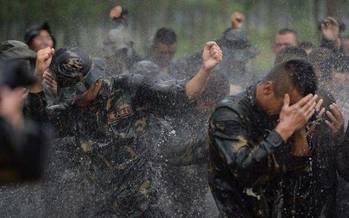 猎人学校的毕业人数,一年有多少人在挑战与成长中脱颖而出?,猎人学校年度毕业人数,挑战与成长中的佼佼者脱颖而出