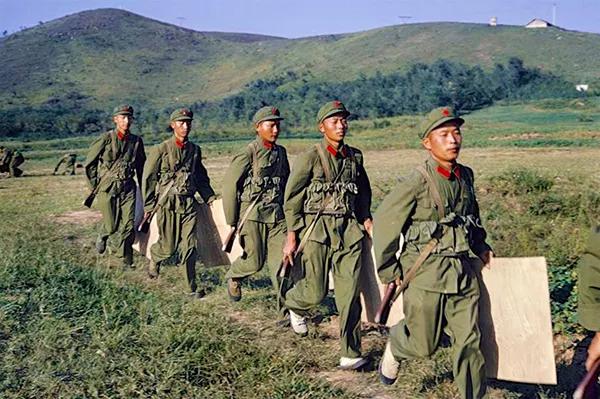 我军常服与作训服的区别,我军常服与作训服差异解析